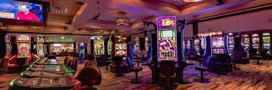 Layar Infinite Blackjack di aplikasi mobile lipo777 menampilkan dealer langsung dan antarmuka taruhan
